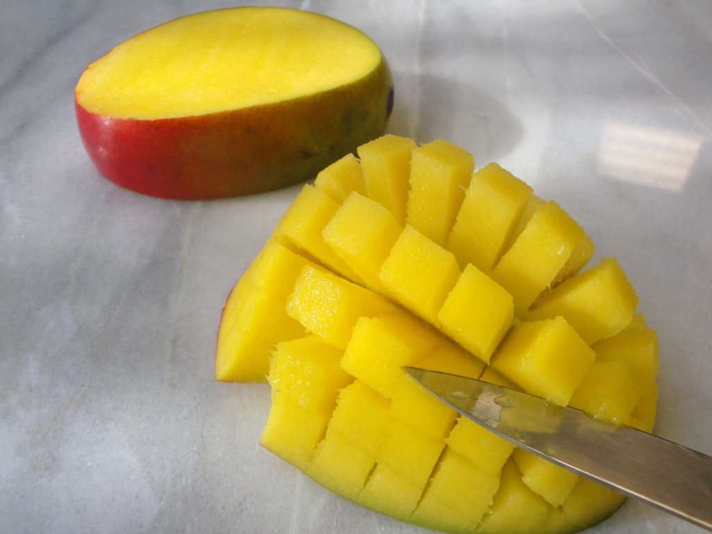 Cutting mango 
